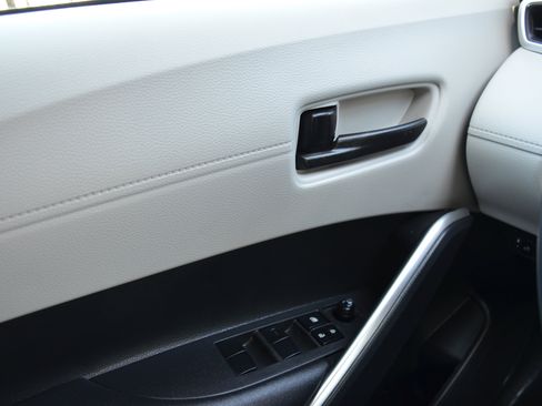 Used 2024 Toyota Corolla Cross LE image 11