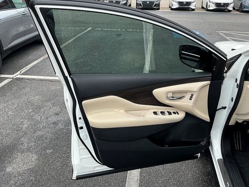 Certified 2023 Nissan Murano Platinum w/ Cargo Package image 11