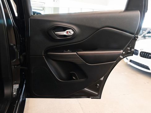 Used 2015 Jeep Cherokee Trailhawk w/ Comfort/Convenience Group image 22