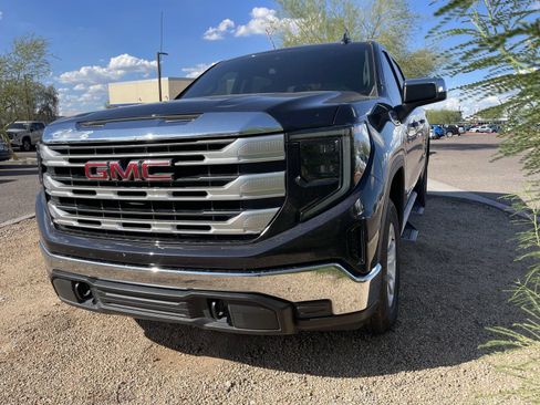 Used 2025 GMC Sierra 1500 SLE w/ Preferred Package AWD/4WD image 2