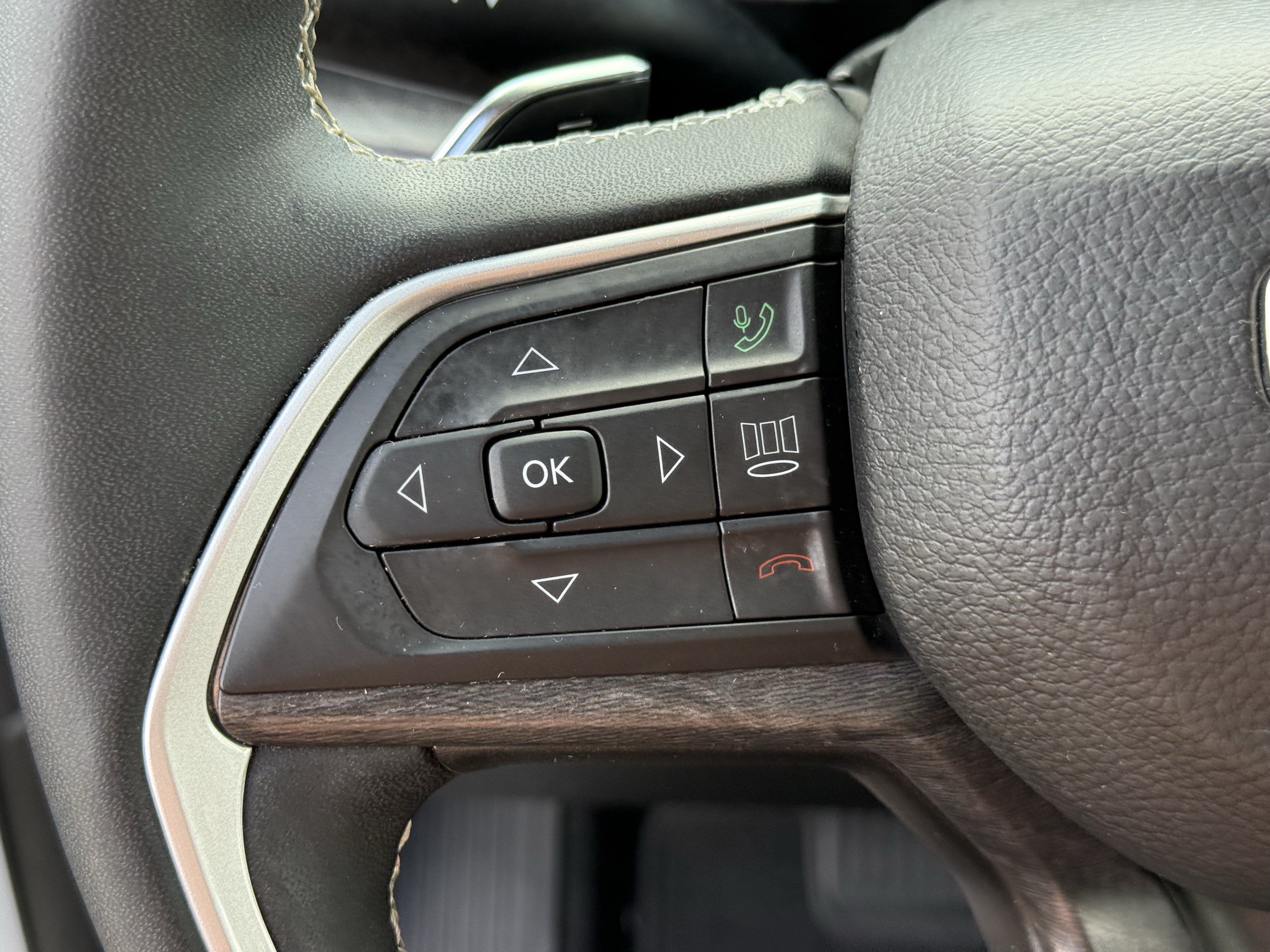 Used 2023 Jeep Grand Cherokee 4WD 4xe image 17