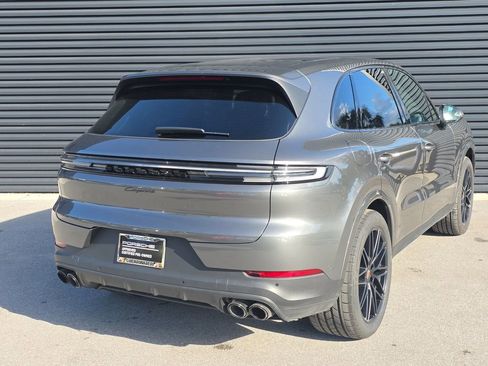 Certified 2025 Porsche Cayenne Base image 7