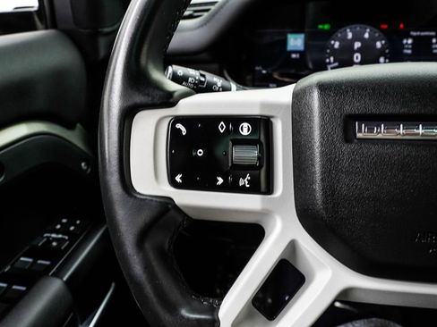 Used 2025 Land Rover Defender 110 S image 38