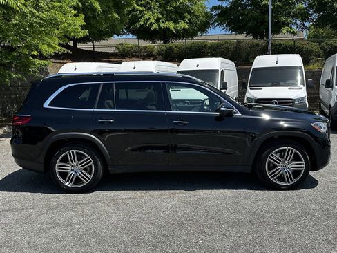 Used 2025 Mercedes-Benz GLS 450 4MATIC image 9