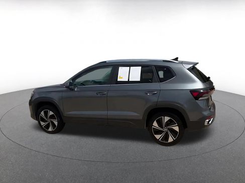 Used 2026 Volkswagen Taos SE AWD/4WD image 9