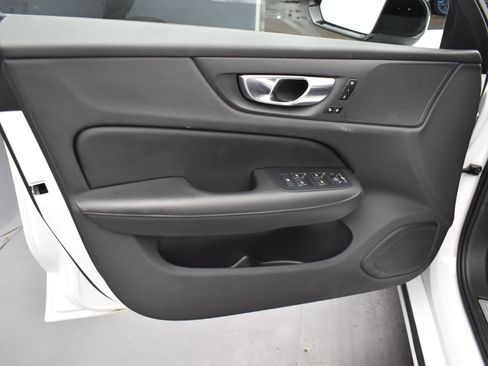 Used 2024 Volvo S60 B5 Core image 9