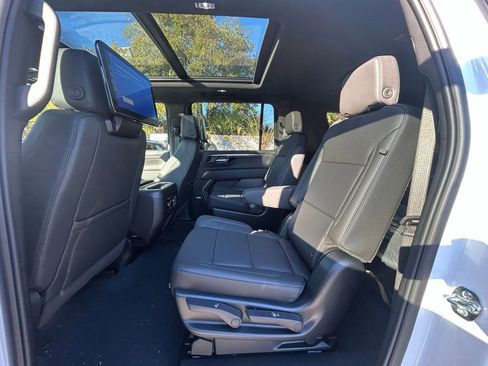 New 2026 Chevrolet Suburban Z71 w/ Z71 Off-Road Package AWD/4WD image 14