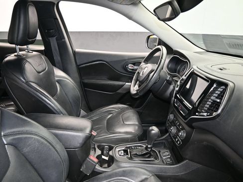 Used 2019 Jeep Cherokee Limited FWD image 42