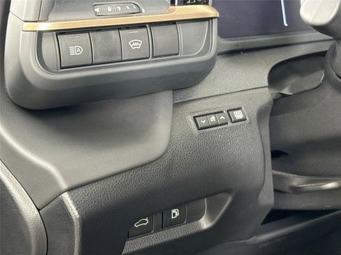 Used 2023 Toyota Crown Limited image 14