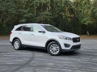 Used 2017 Kia Sorento LX w/ LX Convenience Package image 1