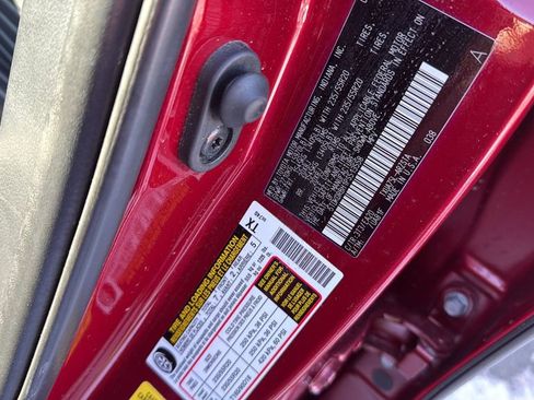 Used 2023 Toyota Highlander XSE image 32