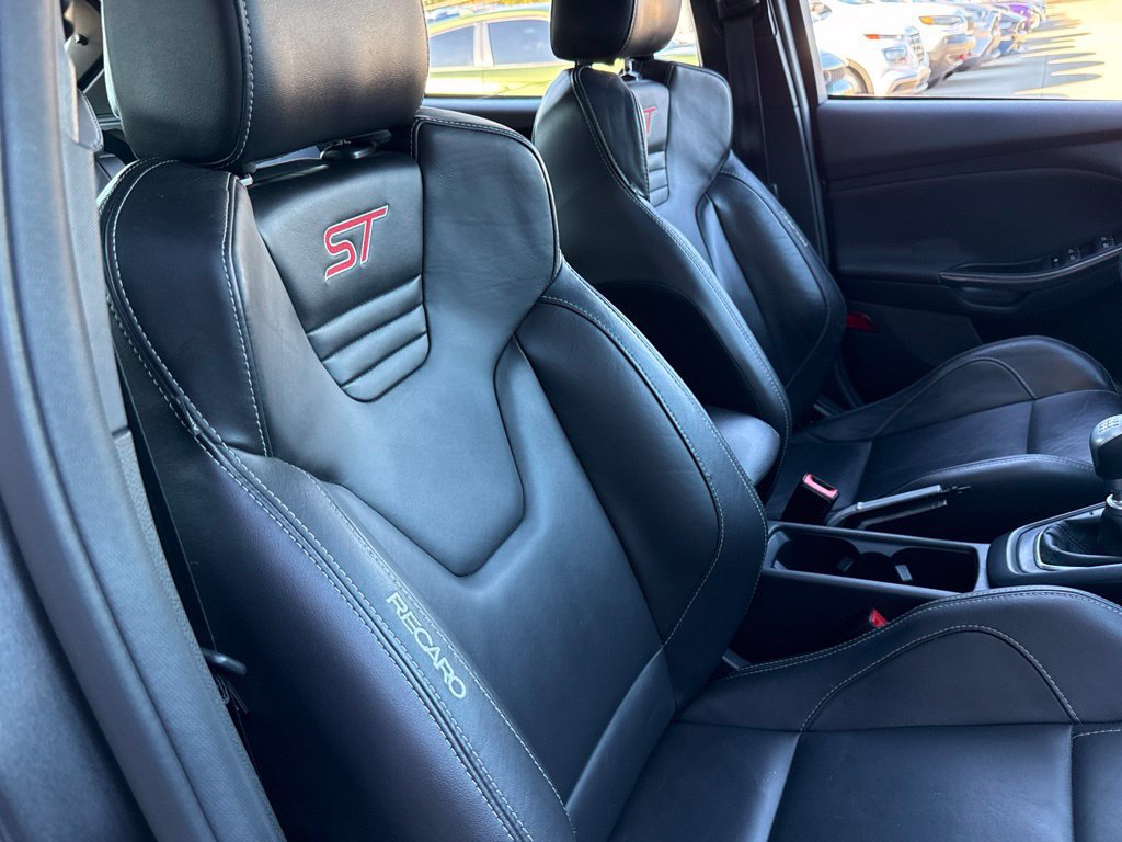Used 2017 Ford Focus ST w/ Equipment Group 402A FWD image 46