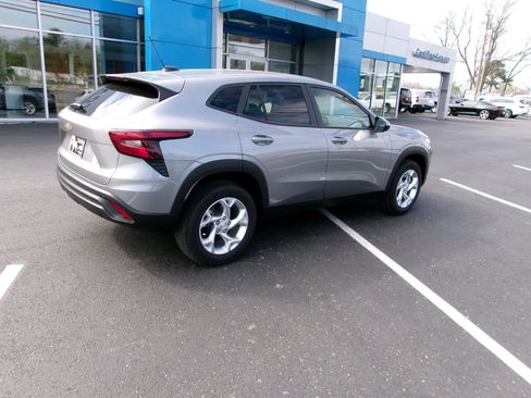 New 2026 Chevrolet Trax LS w/ LS Convenience Package FWD image 3