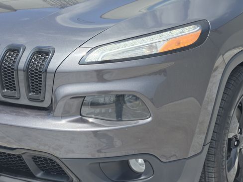 Used 2016 Jeep Cherokee Latitude w/ Comfort/Convenience Group AWD/4WD image 10