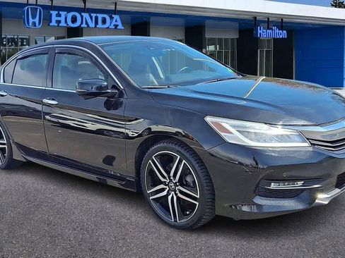Used 2016 Honda Accord Touring image 2