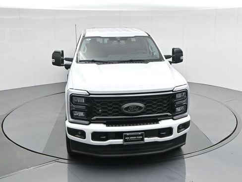 New 2026 Ford F250 Lariat w/ Black Appearance Package image 43