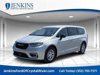 Used 2024 Chrysler Pacifica Touring-L