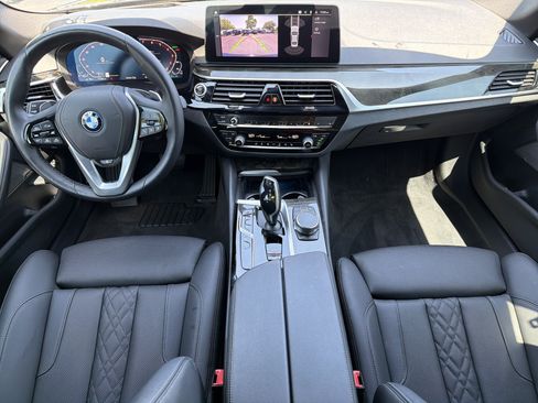 Certified 2023 BMW 530e xDrive w/ Premium Package AWD/4WD image 3