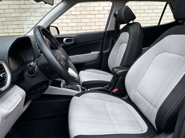Used 2024 Hyundai Venue SEL FWD image 16