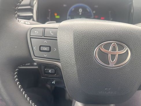 Used 2025 Toyota Camry SE w/ Convenience Package image 13