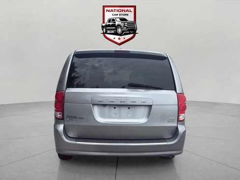 Used 2018 Dodge Grand Caravan SXT image 6