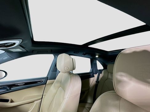 Certified 2026 Porsche Macan image 14