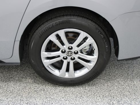 Used 2023 Toyota Sienna XSE w/ XSE Plus Package AWD/4WD image 10