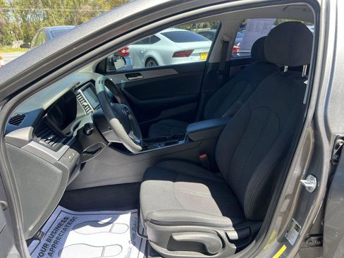 Used 2019 Hyundai Sonata SE w/ Winter Weather Package image 11