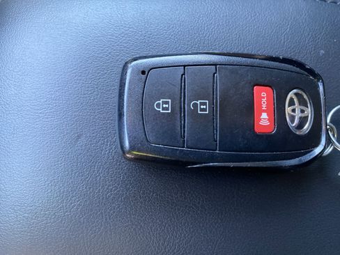 Used 2025 Toyota Corolla Cross XLE AWD/4WD image 58