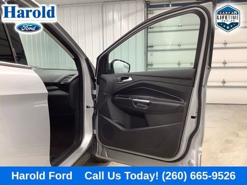 Used 2019 Ford Escape SE image 13