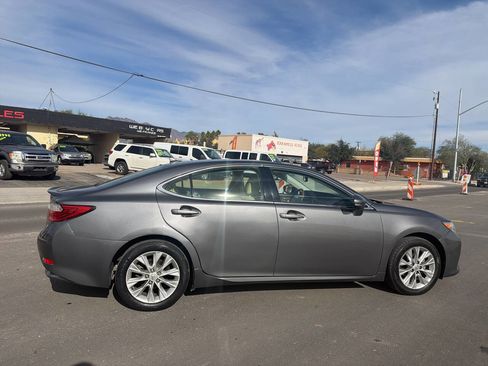 Used 2014 Lexus ES 300h w/ Luxury Package w/Bamboo Trim image 11