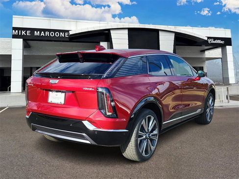 New 2026 Cadillac Optiq Luxury 2 image 4