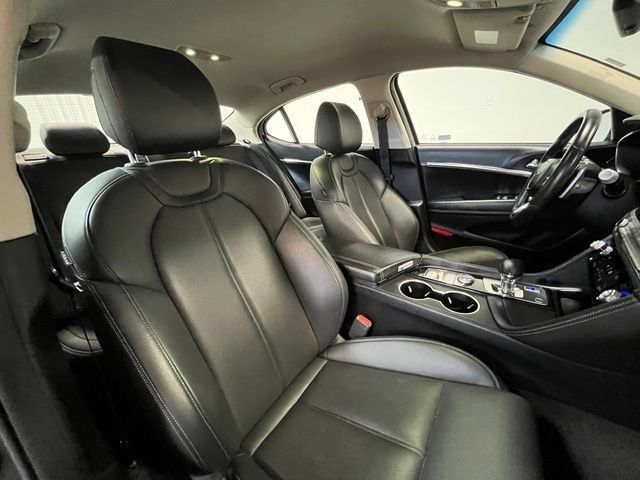 Used 2025 Genesis G70 2.5T RWD image 9