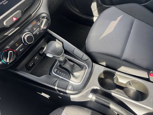 Used 2025 Kia Soul LX w/ LX Technology Package FWD image 39
