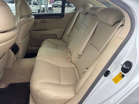 Used 2014 Lexus LS 460 w/ Comfort Package RWD image 23