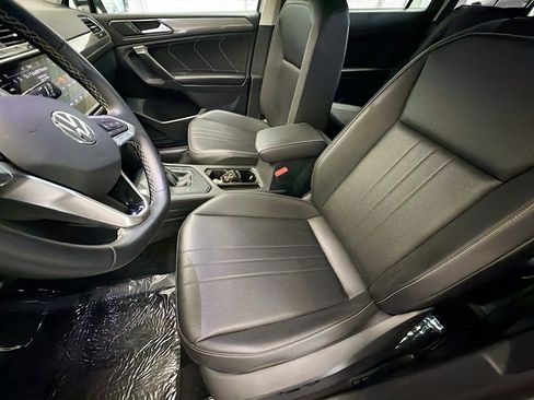 Used 2023 Volkswagen Tiguan SE FWD image 11