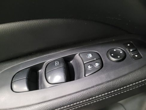 Used 2019 Nissan Pathfinder S AWD/4WD image 27