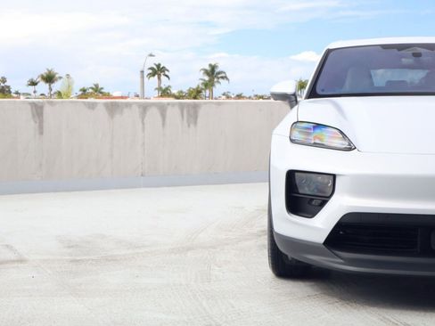 New 2026 Porsche Macan Electric image 12