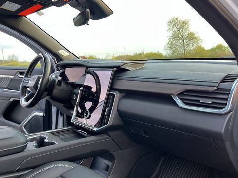 Used 2024 GMC Acadia Denali w/ Super Cruise Package image 29