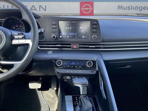 Used 2023 Hyundai Elantra SEL image 9