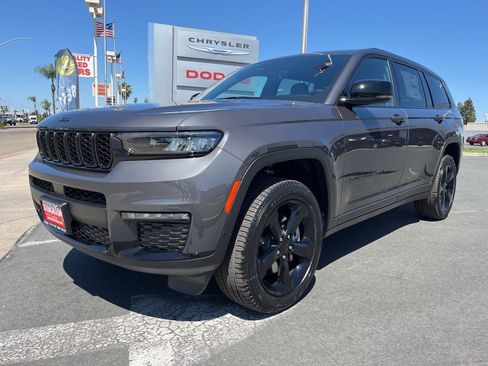New 2025 Jeep Grand Cherokee L Limited w/ Black Appearance Package image 10