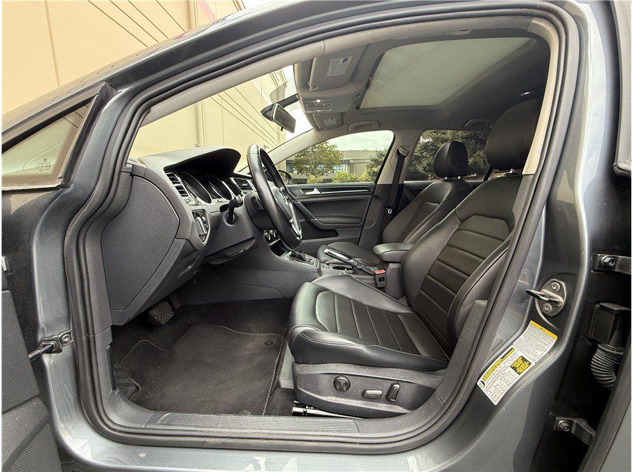 Used 2015 Volkswagen Golf S FWD image 18