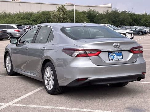 Used 2022 Toyota Camry LE FWD image 4