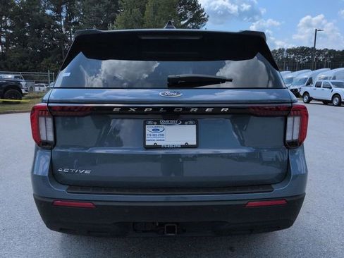 New 2025 Ford Explorer Active image 5
