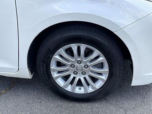 Used 2017 Toyota Sienna XLE FWD image 7