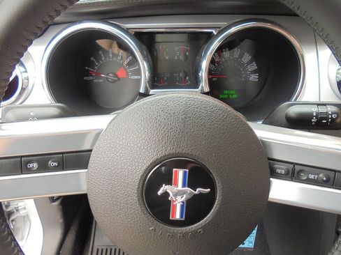 Used 2009 Ford Mustang GT RWD image 14
