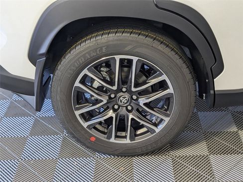 New 2026 Toyota Corolla Cross XLE image 7