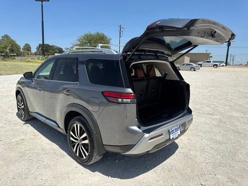 Used 2023 Nissan Pathfinder Platinum w/ Cargo Package FWD image 4