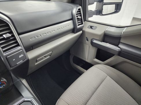 Used 2022 Ford F350 XLT w/ Black Appearance Package image 12