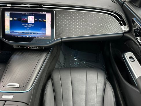 Used 2025 Mercedes-Benz E 350 4MATIC Sedan image 30